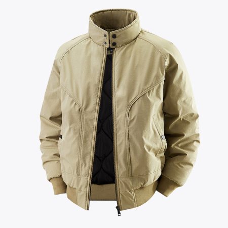 Close-up of Simmerui men’s khaki bomber jacket stand-up collar with snap buttons.
